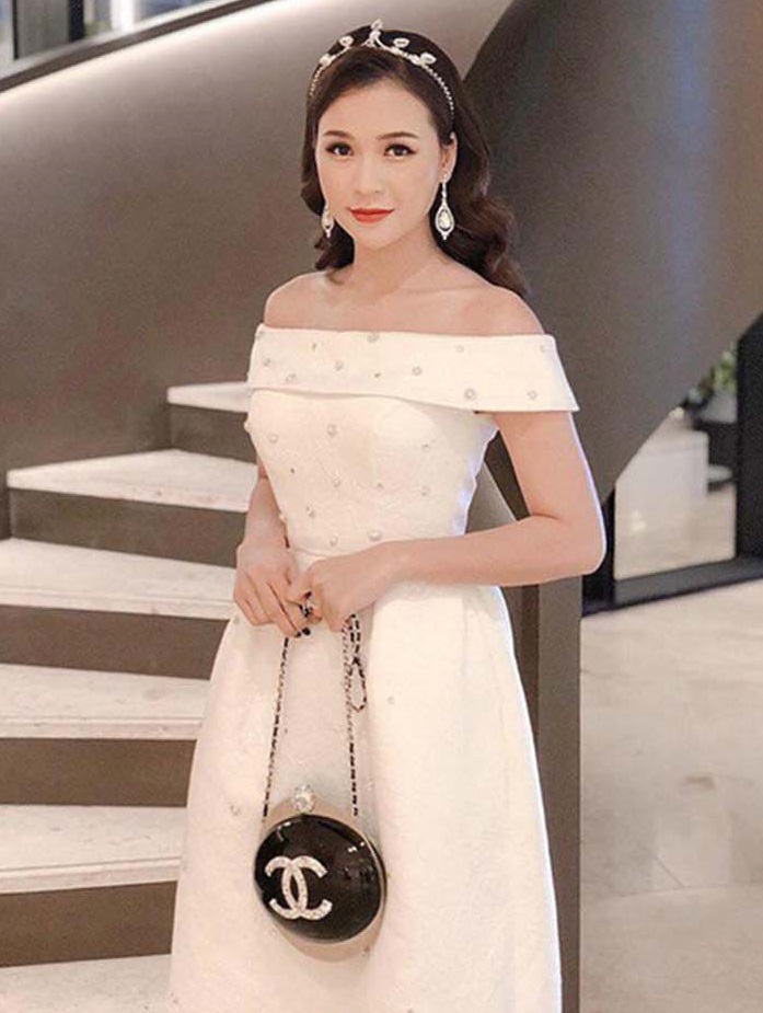 hotgirl-giau-nhat-vbiz-co-tai-san-50-ty-mac-do-banh-beo-gian-don-xach-toan-tui-tram-trieu-h2-1595219961-894-width1500height1000
