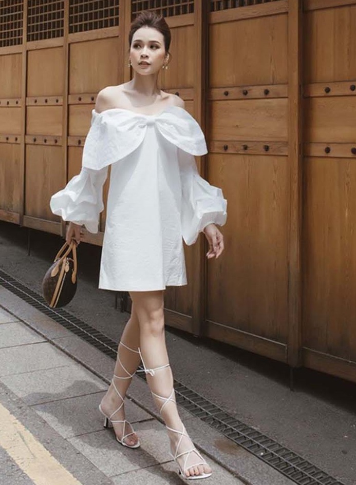 hotgirl-giau-nhat-vbiz-co-tai-san-50-ty-mac-do-banh-beo-gian-don-xach-toan-tui-tram-trieu-h5-1595221443-96-width1500height1000