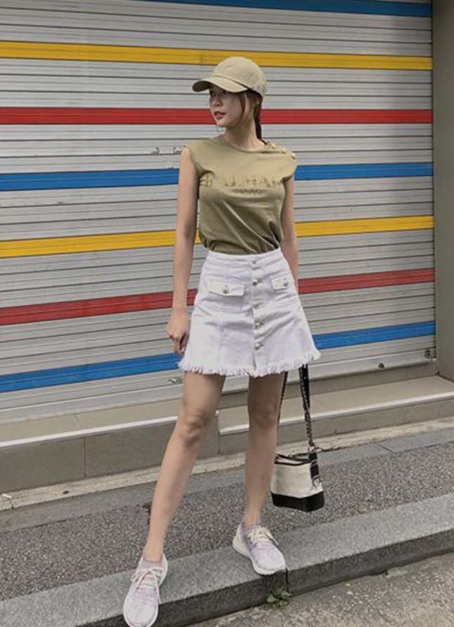hotgirl-giau-nhat-vbiz-co-tai-san-50-ty-mac-do-banh-beo-gian-don-xach-toan-tui-tram-trieu-h7-1595224384-889-width1500height1000