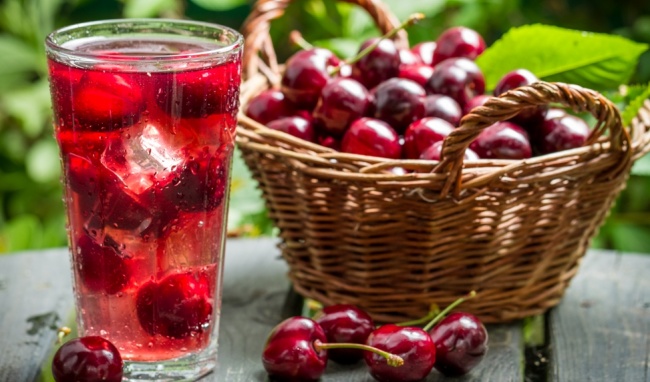 Nước ép quả anh đào hay còn gọi là cherry giúp bạn ngủ ngon