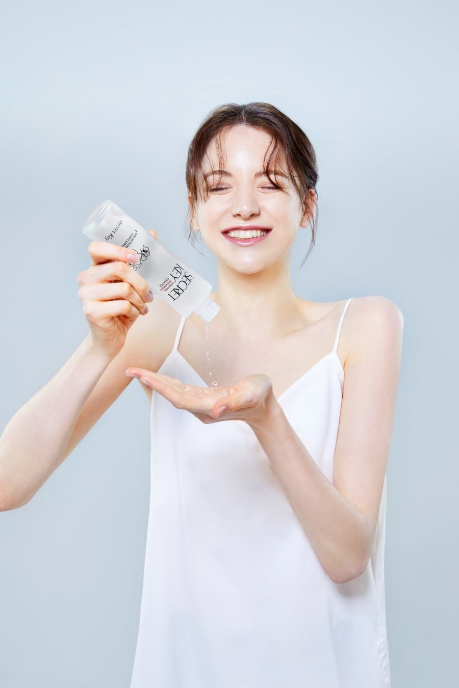 Kết cấu dạng lỏng, dễ dàng thấm nhanh vào da