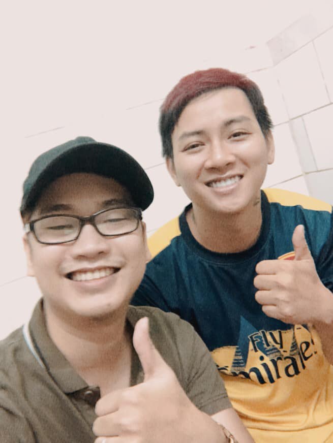 Mới đây, quản lý Hoài Lâm đăng tải hình ảnh nam ca sĩ đang nằm viện: “Vừa vào thăm cậu em trai, chúc em mau chóng khoẻ mạnh để sống yêu đời, vượt qua mọi khó khăn và lời nói không tốt xung quanh. Hôm nay, anh thấy em ổn định, tươi tỉnh anh cũng mừng“. Thông tin này khiến nhiều người vô cùng bất ngờ vì cách đây không lâu Hoài Lâm vẫn khỏe mạnh. Được biết nam ca sĩ đã nhập viện được vài ngày và đang được mẹ chăm sóc. Người quản lý nói: “Hiện nay, sức khỏe của Lâm đã ổn định trở lại. Hy vọng mọi điều tốt lành và vui vẻ sẽ đến với Lâm trong thời gian tới”.