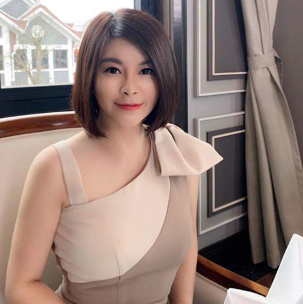 linh-tieu-tam-do-sac-voi-ngoc-trong-dung-bat-em-phai-quen-hon-20-tuoi-van-het-chi-em-90115259_2822529567796292_7860096662021079040_n-1595994940-840-width600height601