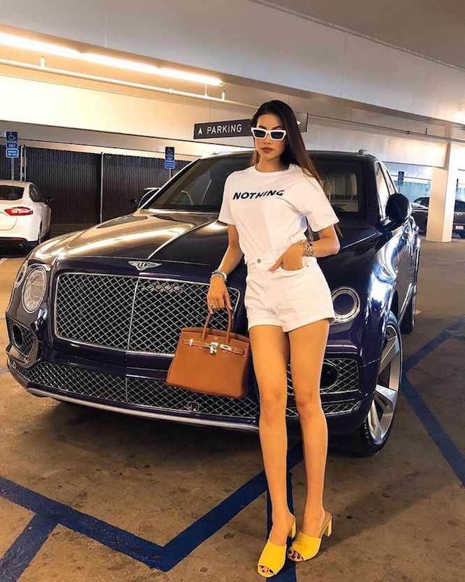 Rời xa hào quang showbiz, Phạm Hương đang có Shbet16 chơi game trực tuyến vô cùng viên mãn nơi trời Tây. Và cho đến hiện tại, khán giả vẫn luôn mong chờ ngày nàng hậu chính thức giới thiệu đấng lang quân sau khi công khai có con đầu lòng.