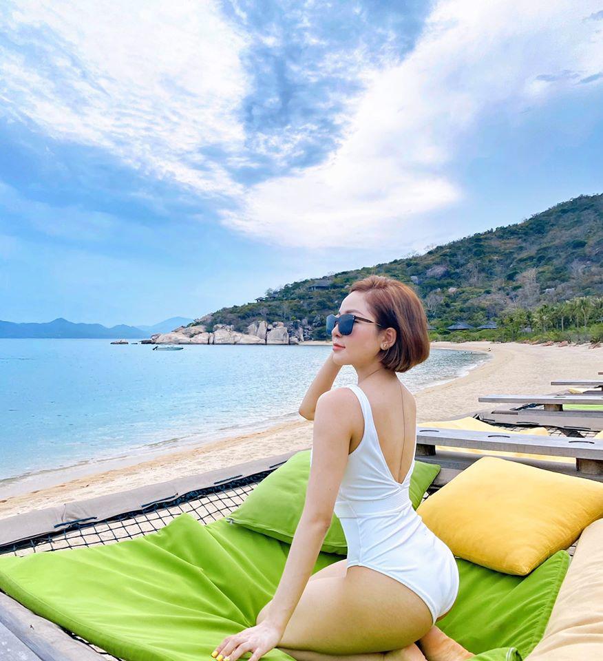 giau-kin-lau-nay-hotgirl-tram-anh-khoe-chi-gai-dep-nhu-hoa-body-ruc-lua-chang-thua-co-em-102713620_1504219413117913_2986458078287031005_o-1595999282-32-width876height960