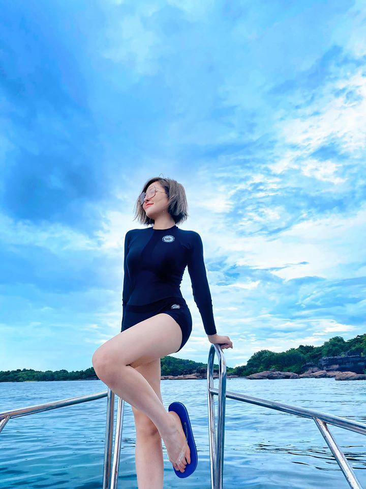 giau-kin-lau-nay-hotgirl-tram-anh-khoe-chi-gai-dep-nhu-hoa-body-ruc-lua-chang-thua-co-em-111069326_1537043773168810_4406450390189647102_o-1595999278-35-width720height960