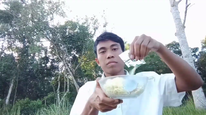 Nội dung Youtube của anh chàng đơn giản, chủ yếu là ghi lại những khoảnh khắc thường ngày của Shbet16 chơi game trực tuyến