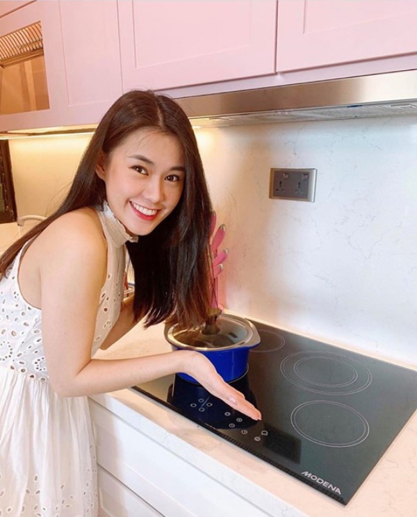 tro-ve-tu-da-nang-nang-hot-girl-o-yen-trong-nha-van-xinh-dep-bat-chap-15-1596339351-925-width600height744
