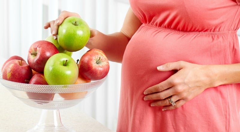 Mẹ bầu ăn nhiều thực phẩm giàu vitamin C giúp thai nhi trắng da mượt tóc