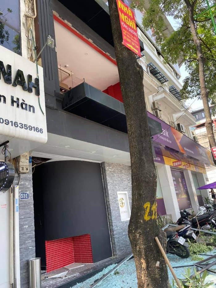 Nguyên nhân ban đầu được cho là do nổ bình gas bên trong nhà hàng