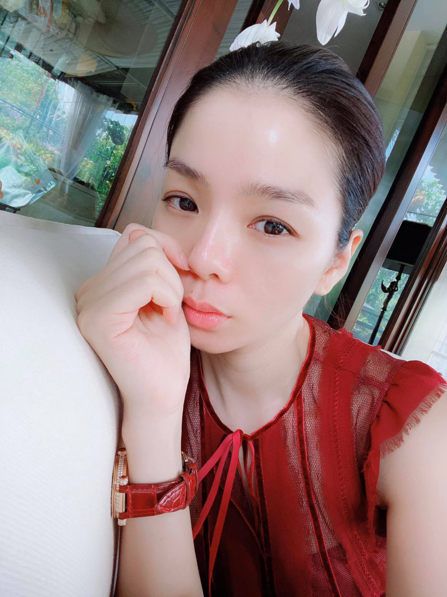 Le-Quyen-U40-van-so-huu-nhan-sac-tuoi-tre-lan-da-cang-min-khong-ti-vet-92569925_2724036797828559_7306266311443611648_o-1596858664-476-width1536height2048