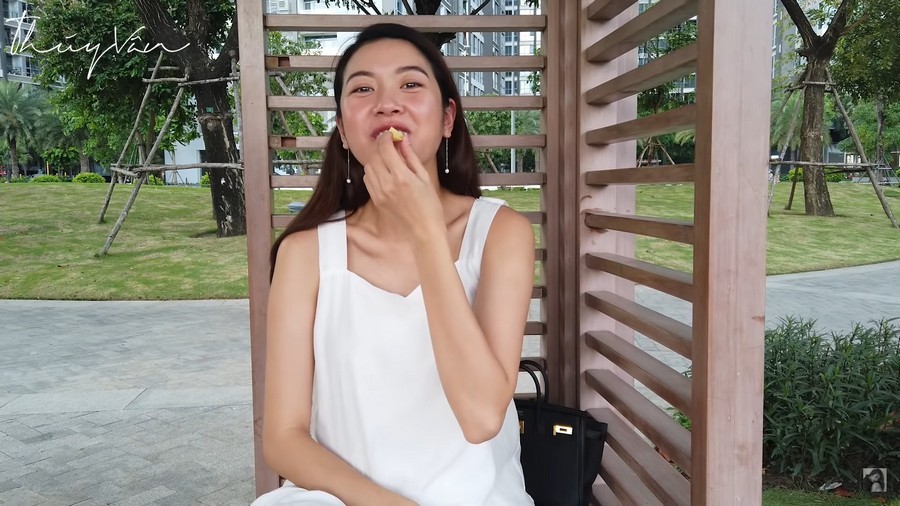 Táo, xoài, mận là trái cây ưa thích Thúy Vân ăn mỗi ngày.