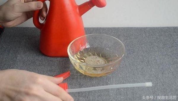 Muối kết hợp bia tạo thành nước rửa kính 