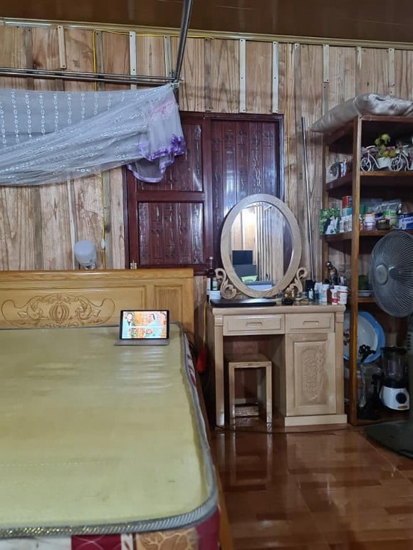 Căn phòng ngủ được bài trí gọn gàng