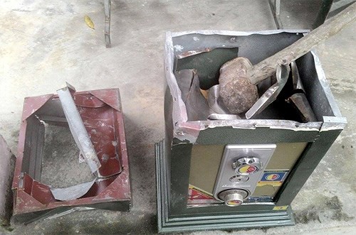 Két sắt không được vứt bỏ cho tặng