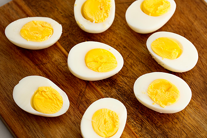 1519321899-hard-boiled-eggs-ho-1376-4675-1556950346_680x0