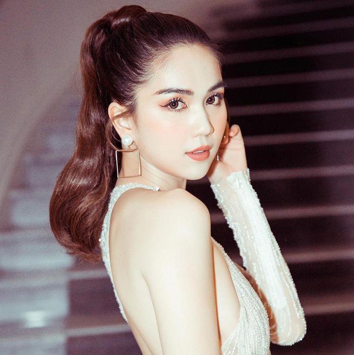 Mới đây, Ngọc Trinh đăng tải những dòng tin nhắn của fan đồng thời gửi lời cảm ơn mọi người vì những lời chúc tốt đẹp. 