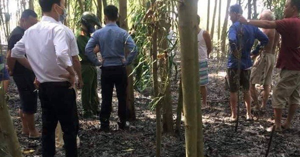 Trong lúc chữa cháy, người dân phát hiện thi thể một ông cụ trong rừng keo