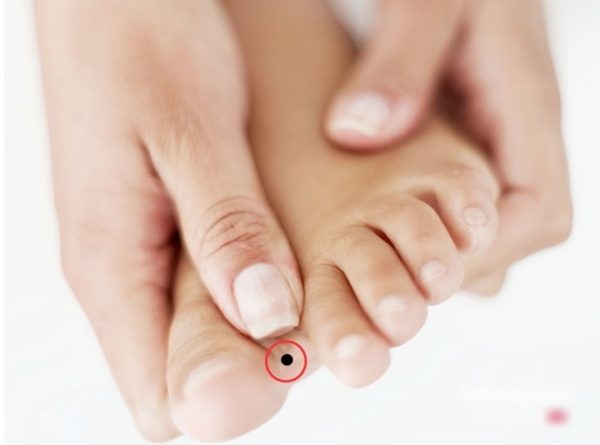 Nốt ruồi ở ngon chân hút tài lộc