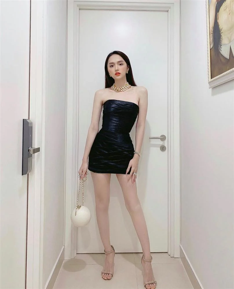 Mới đây, Hương Giang trở thành tâm điểm khi khoe trọn outfit 