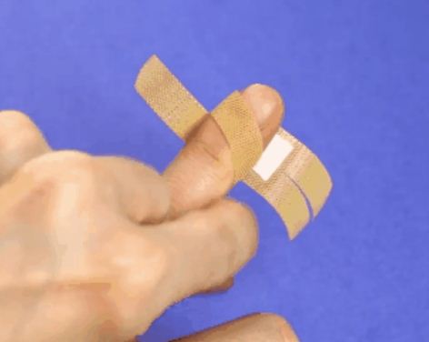Dán từng đầu của urgo vào như trong hình.