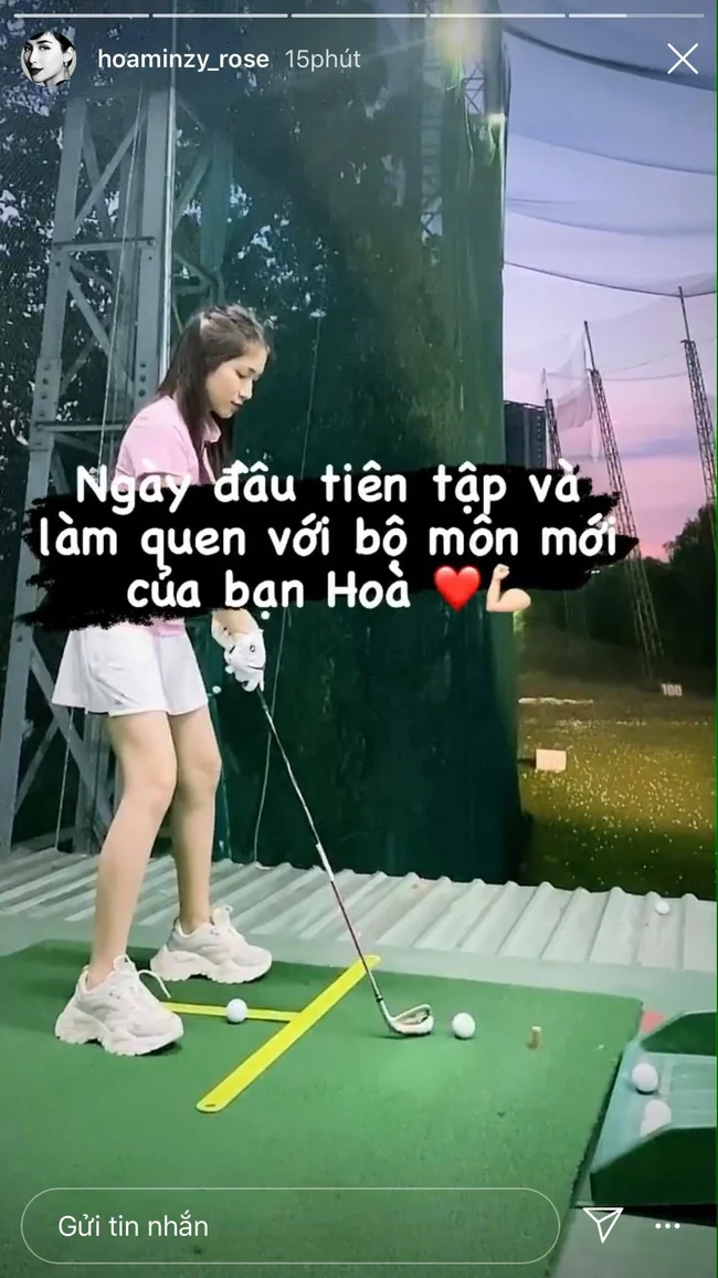 Mới đây, Hòa Minzy khiến người hâm mộ được phen “há hốc” khi đăng story chơi đánh golf buổi đầu tiên. Có thể nói, đây là bộ môn thể thao chỉ danh cho những người giàu có. Điều này càng chứng tỏ Hòa Minzy đã sớm trở thành nữ đại gia mới của showbiz Việt. Ngoài ra, Hòa Minzy còn khéo khoe khi có 