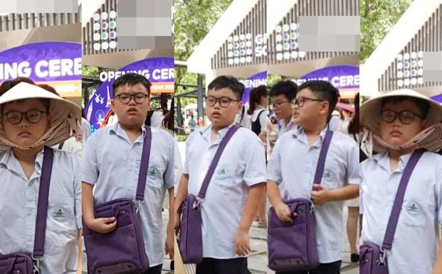 Mới đây, mạng xã hội lại một lần nữa dậy sóng vì hình ảnh của Bi Béo con trai nghệ sĩ Xuân Bắc vào dịp khai giảng năm 2020. Hôm nay Bi Béo đội nón lá, đeo túi chéo, kết hợp với biểu cảm 'xị mặt' hệt như những năm trước khiến dân mạng cười nghiêng ngả. Ai cũng phải công nhận rằng quý tử nhà Xuân Bắc xứng danh 