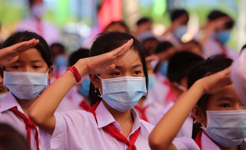 Học sinh Thừa Thiên- Huế nghiêm túc đeo khẩu trang trong buổi lễ khai giảng