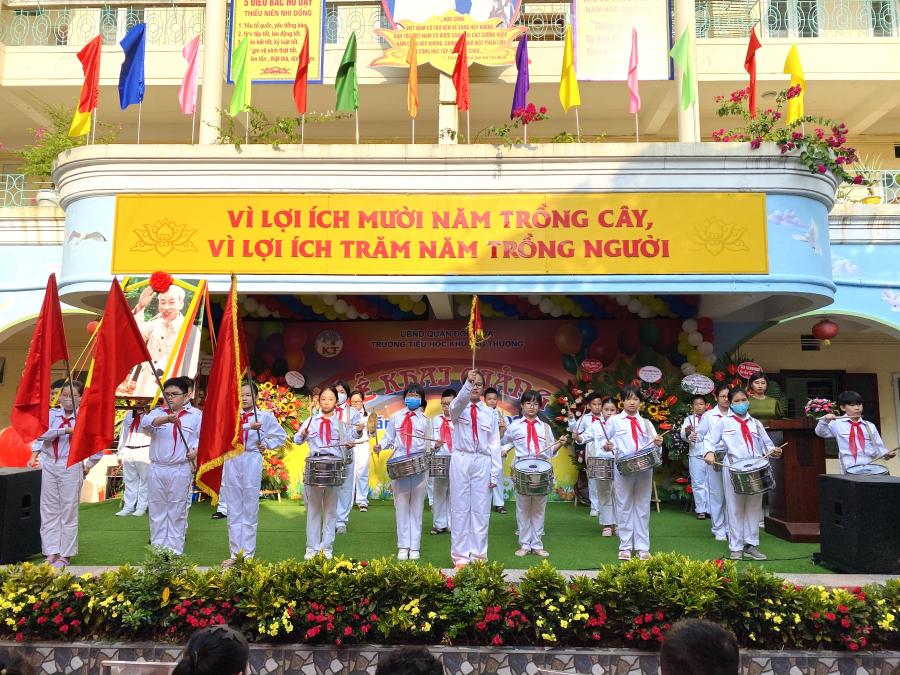 Lễ khai giảng năm nay tại trường tiểu học Khương Thượng được tổ chức với các tiểu chuẩn 