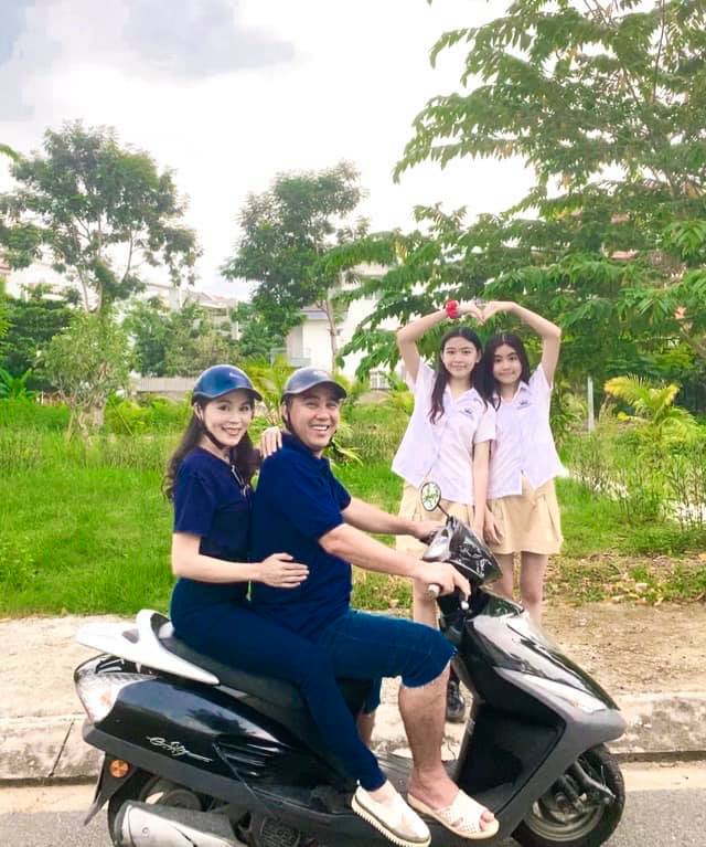 Nhân kỷ niệm 15 năm bên nhau, MC Quyền Linh đã có đôi lời nhắn nhủ bà xã Dạ Thảo: 