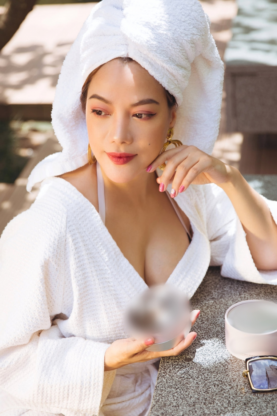 truong-ngoc-anh-khoe-anh-di-boi-de-lo-vong-1-goi-cam