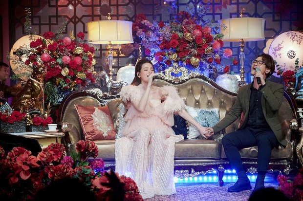 Sau khi Hà Anh Tuấn thay mặt Hà Hồ xác nhận mang song thai thì mới đây cô tiếp tục có động thái thay cho mọi lời, tỏ ý sắp đón thêm nhóc tỳ. 
