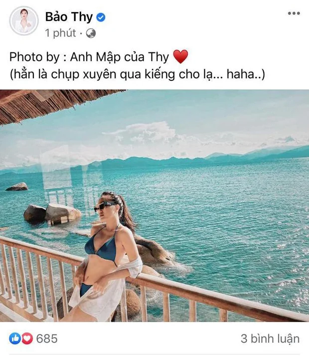 Mới đây, sau khi hết cách ly, Bảo Thy chia sẻ việc đầu tiên mình làm là đi du lịch cùng ông xã. Trên trang cá nhân, nữ ca sĩ hào hứng khoe bức ảnh đời thường được chụp bởi nửa kia, chứng minh đẳng cấp nhan sắc 