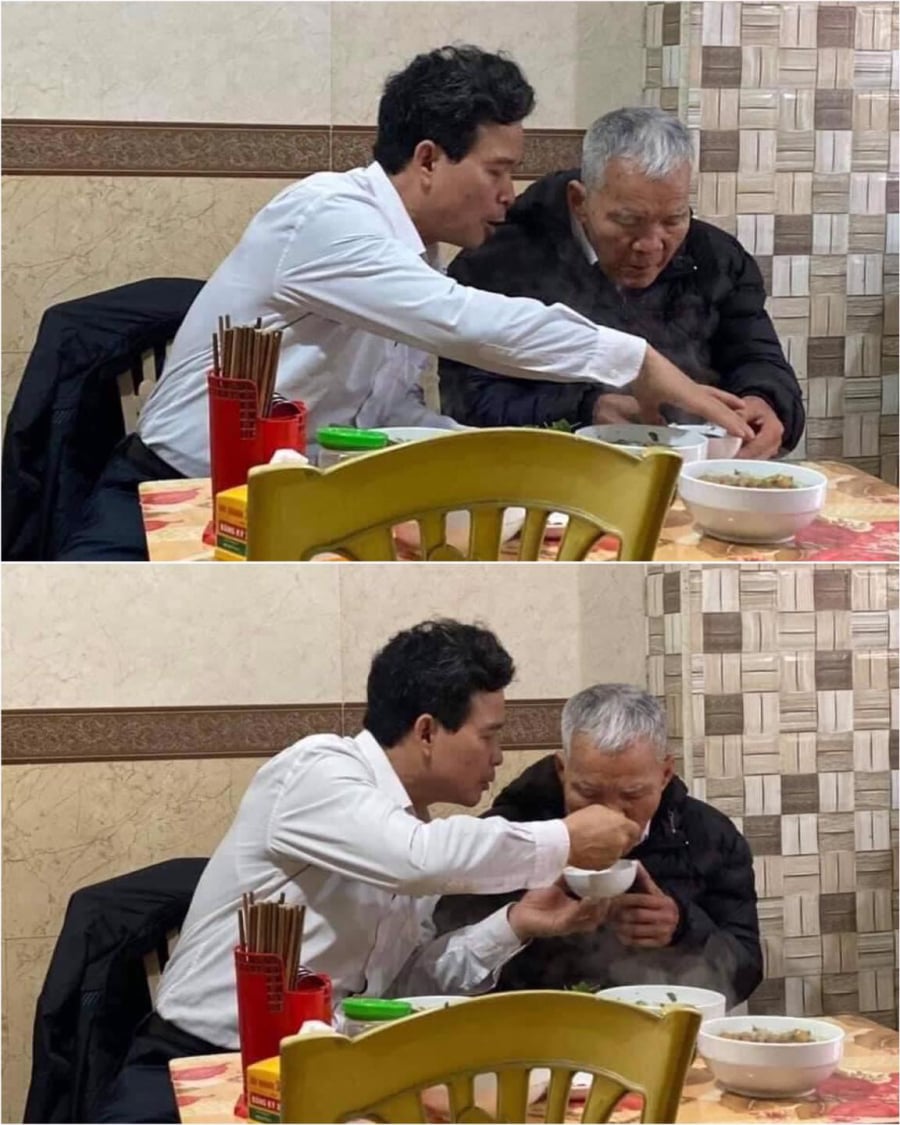 Hình ảnh người đàn ông trung niên bón từng thìa bún cho bố gây cảm động (Ảnh mạng)