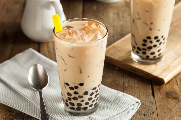 Bé uống nhiều trà sữa dễ gây thấp lùn