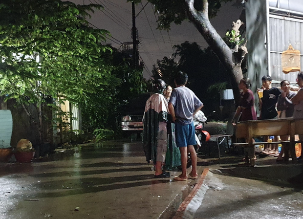 Người dân xung quanh bàng hoàng trước sự ra đi đột ngột của nạn nhân