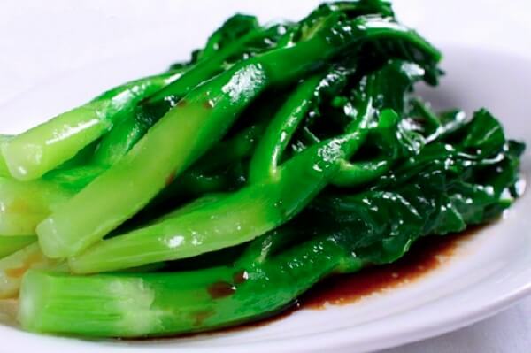 Chần sơ qua rau trước khi xào sẽ ngon hơn