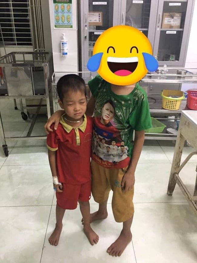 Cậu bé này cũng có năng khiếu làm diễn viên đấy chứ!