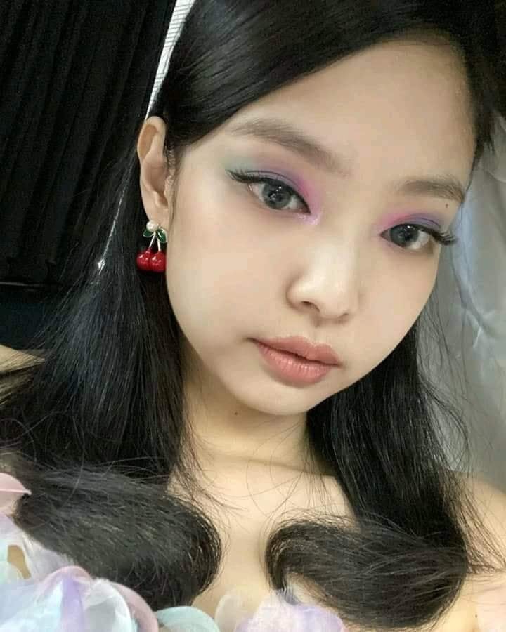 Kiểu mắt này cực kỳ phù hợp với những cô nàng có đôi mắt to và vẻ ngoài mộng mơ