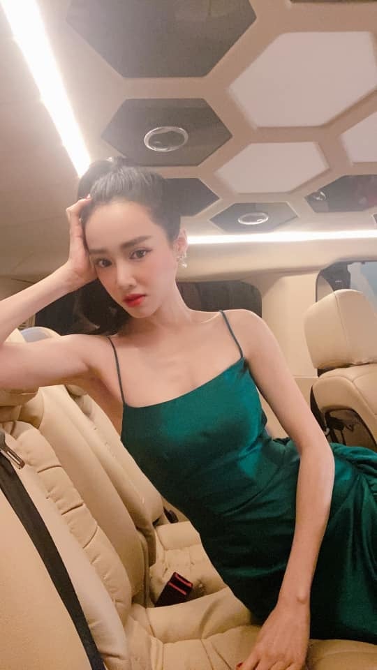 Thân hình mảnh mai của Nhã Phương là niềm ao ước của nhiều chị em.