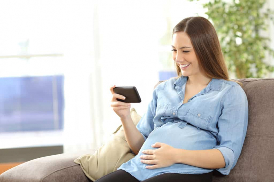Mẹ bầu không nên sử dụng điện thoại nhiều