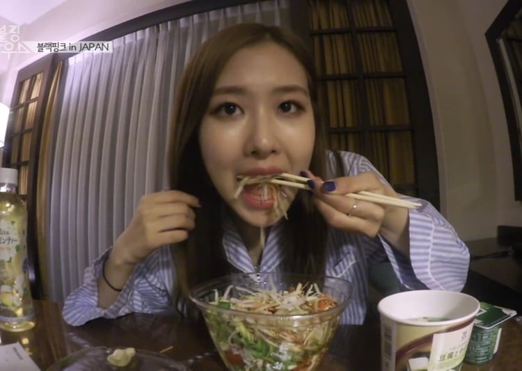 Rosé thường ăn các loại salad và đặc biệt phải là các loại rau có độ giòn và thật tươi