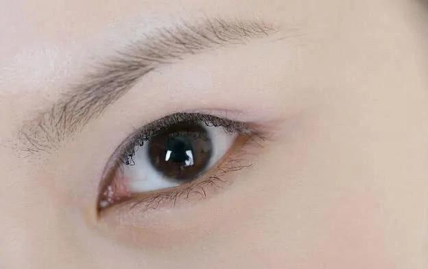 Nhìn vào tướng lông mày biết trước tương lai
