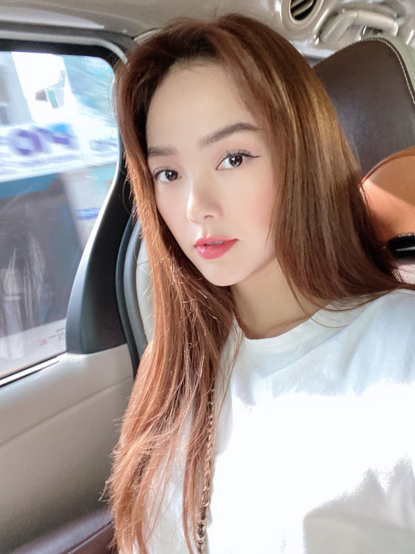 minh-hang-bi-nghi-cat-mi-mat-vi-khac-la-ngay-thuong-11-1601095883-600-width600height800