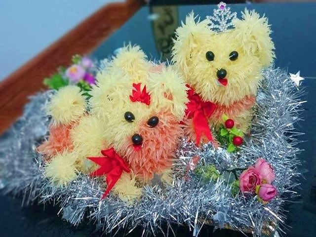 Kết hợp giữa bưởi trắng và bưởi đào để tạo ra những chú cún dễ thương, sinh động cho mâm cỗ Trung thu.