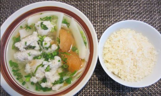 Không nên ăn cơm chan canh 