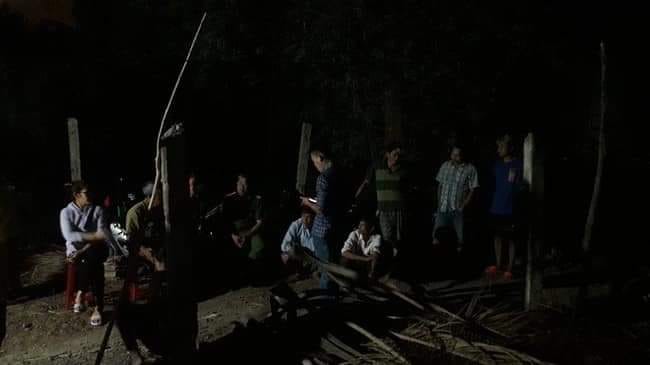 Người dân bàng hoàng trước án mạng xảy ra.
