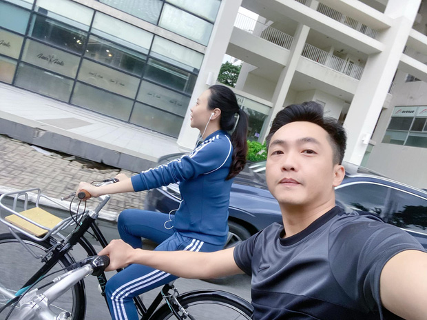 dam-thu-trang-va-cuong-do-la-dap-xe-dap 1
