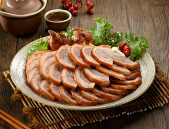 Cách nấu chân giò kiểu Hàn Quốc tại nhà