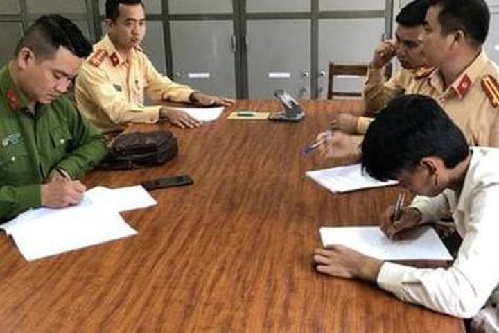 Công tại cơ quan công an